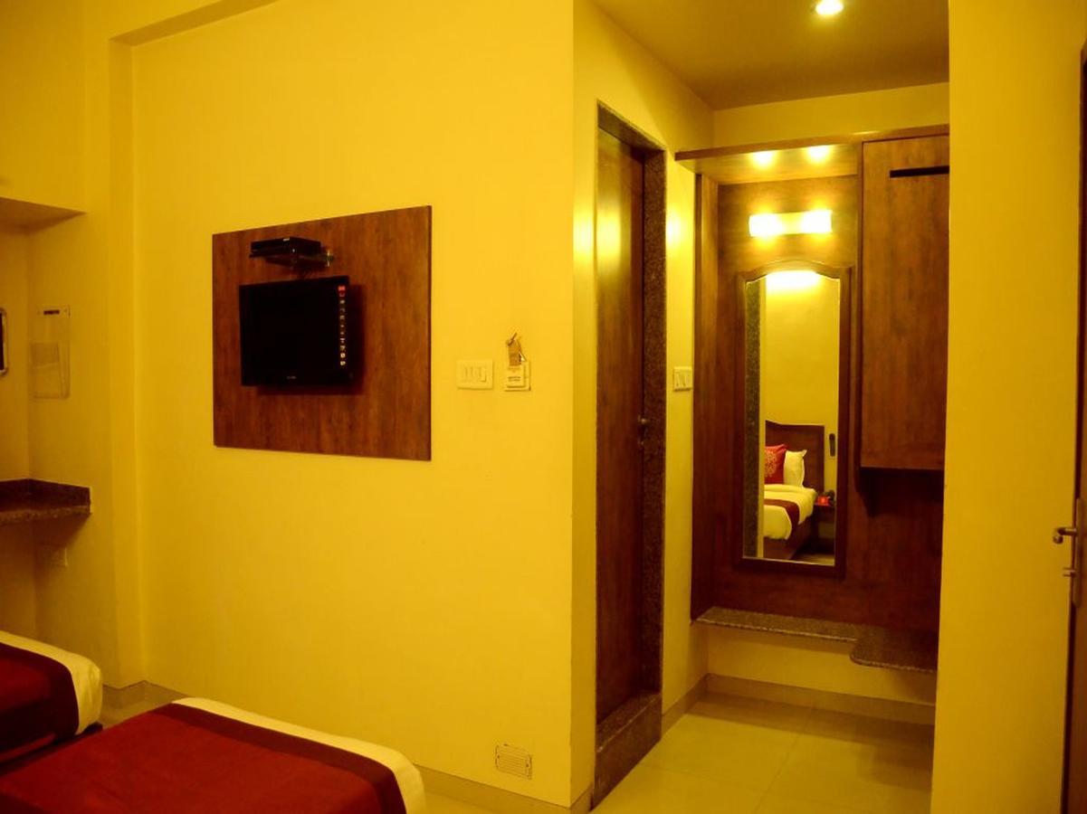 Hotel Ashiyana Пуна Экстерьер фото